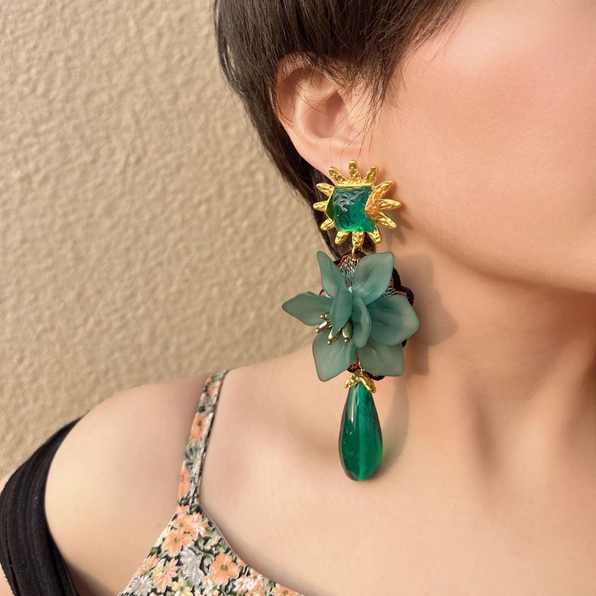 Wholesale Tassel Flower Alloy Cloth Resin ABS Pearl Earrings