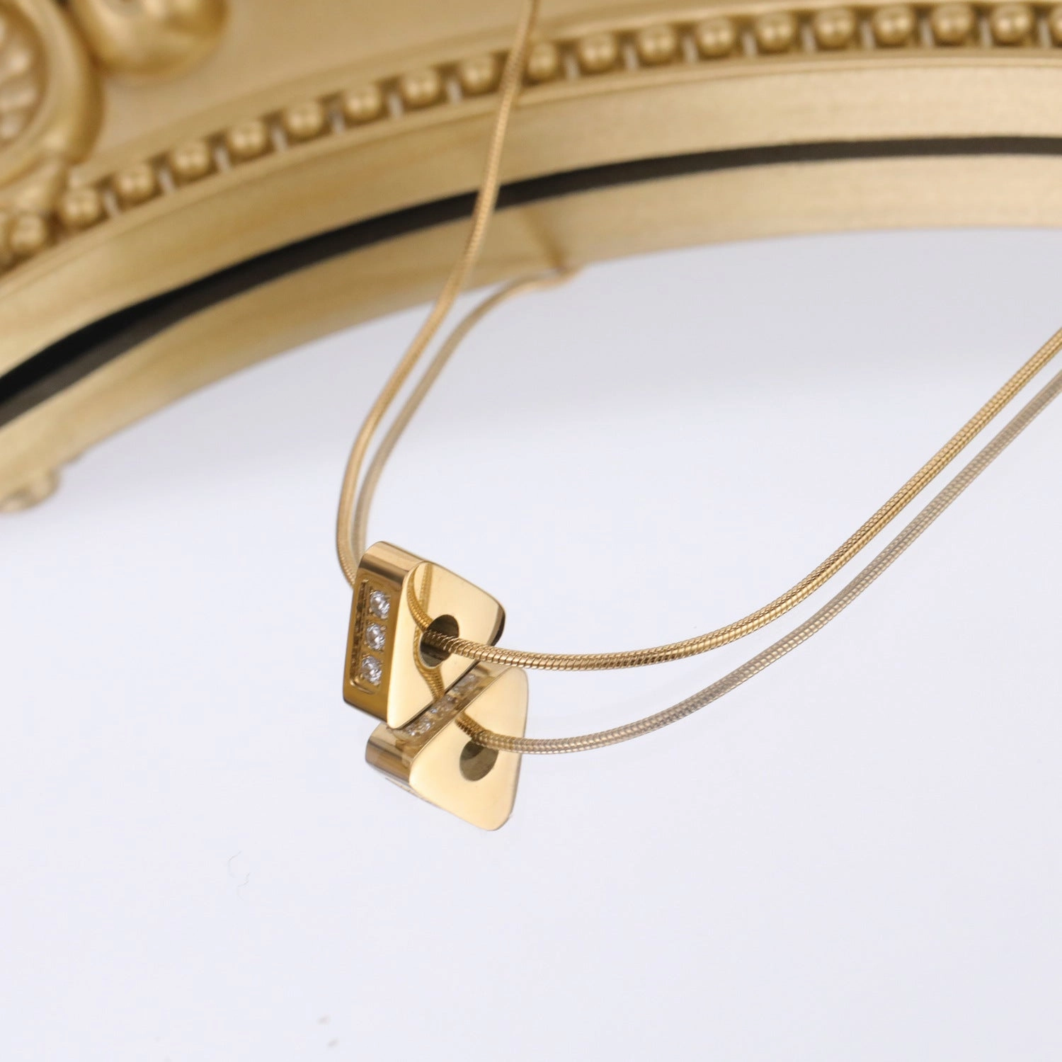Wholesale Three-dimensional Triangle Plated 18k Gold-plated Zircon Titanium Steel Necklace Clavicle Chain
