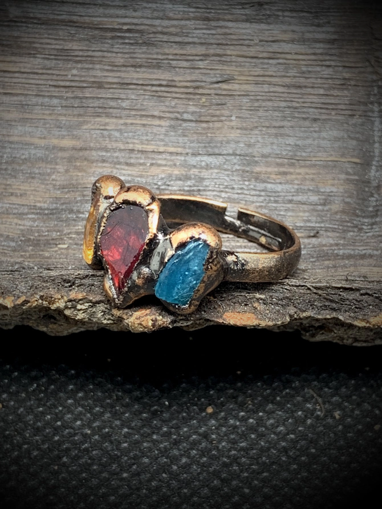 Wholesale Three natural stone raw stone bronze ring (stones arranged randomly)