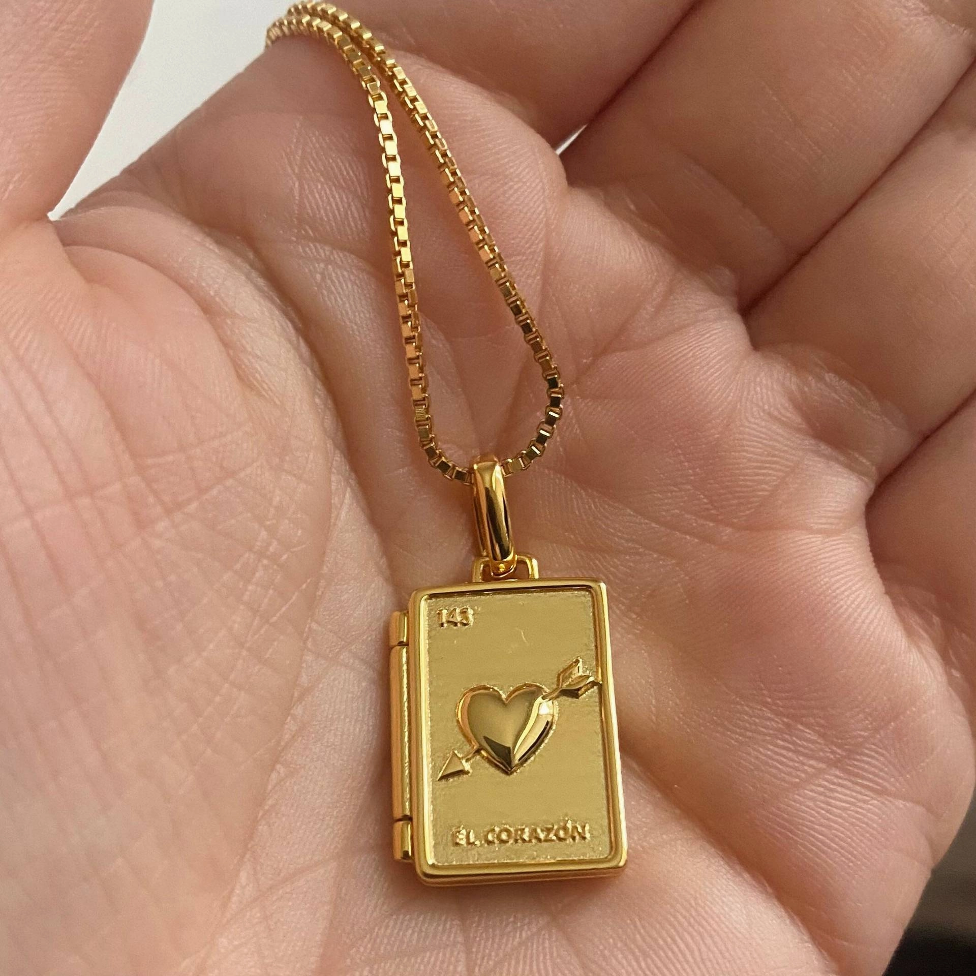 Wholesale Titanium Steel 14K Gold Moon Heart Album Photo Frame Necklace