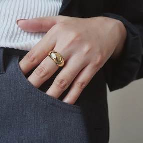 Wholesale Titanium steel gold-plated curved fashionable and shiny retro Ring