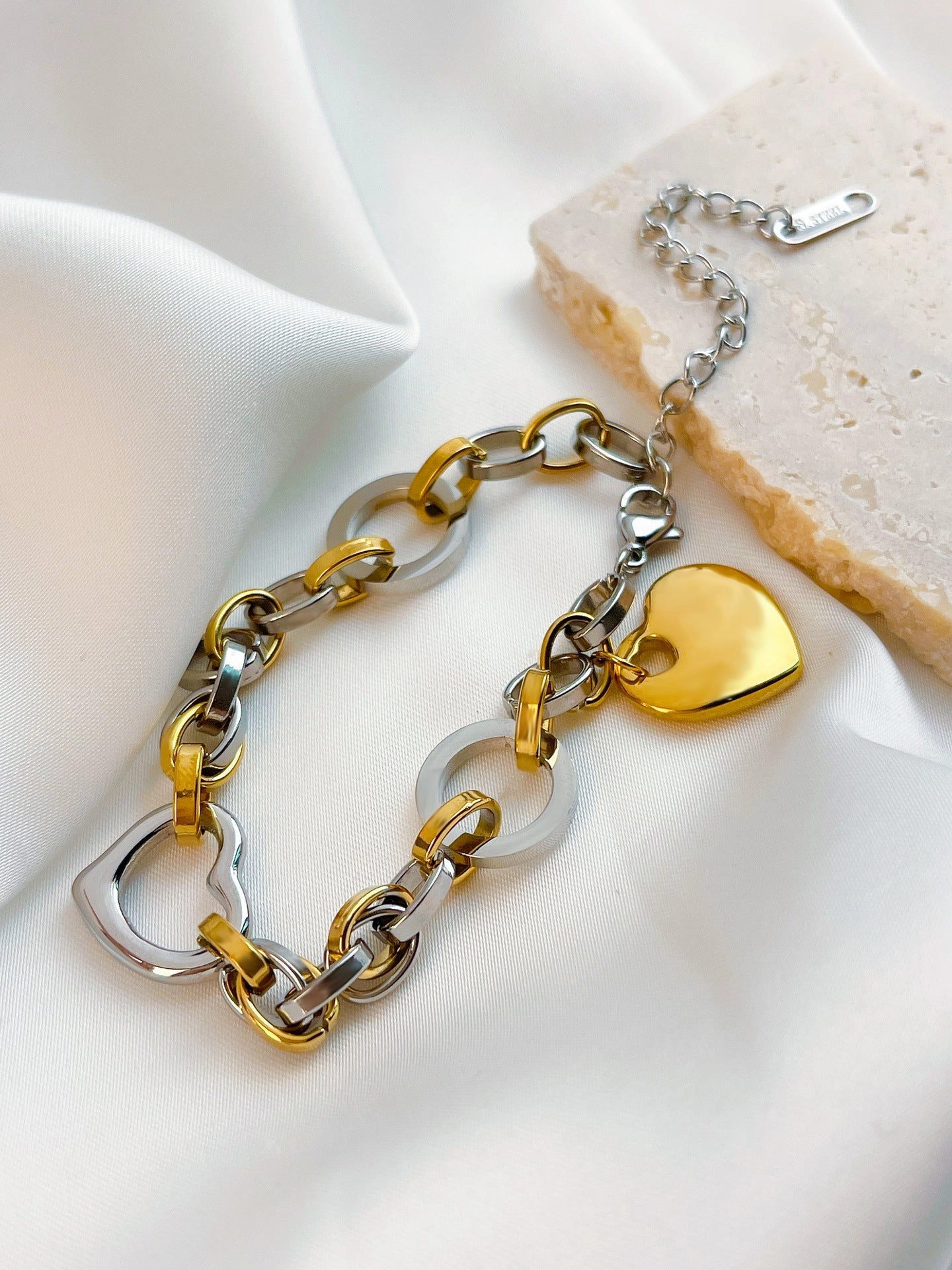 Wholesale Titanium steel gold-plated two-color hollow peach heart chain