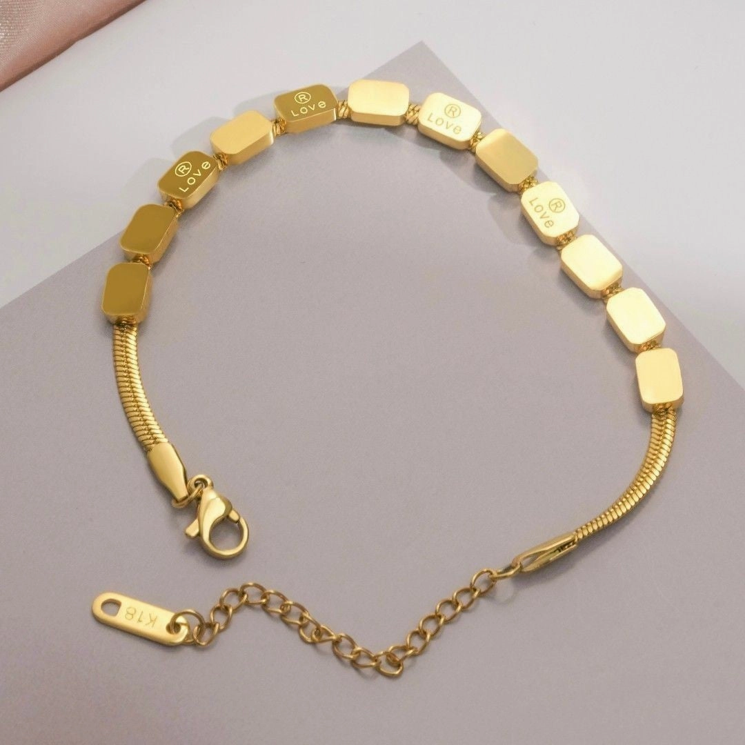 Wholesale Titanium steel non-fading retro LOVE square snake bone bracelet for women