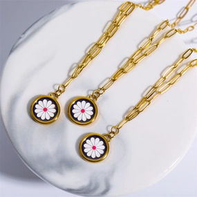 Wholesale Titanium Steel Small Daisy Round Coin Necklace