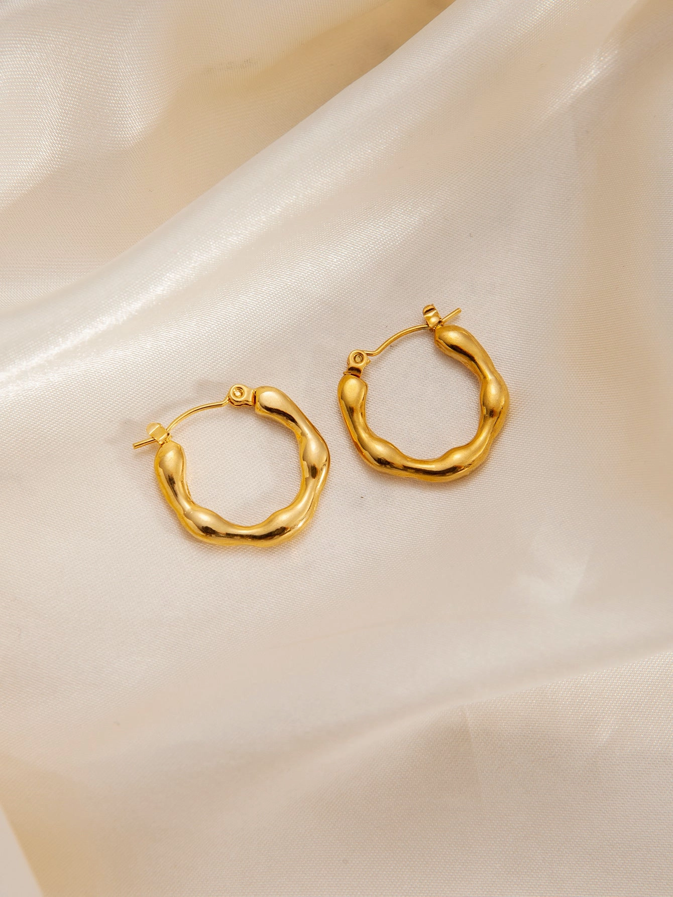 Wholesale Trendyy Metal Titanium Steel Geometric Glossy Retro Versatile Stainless Steel Earrings