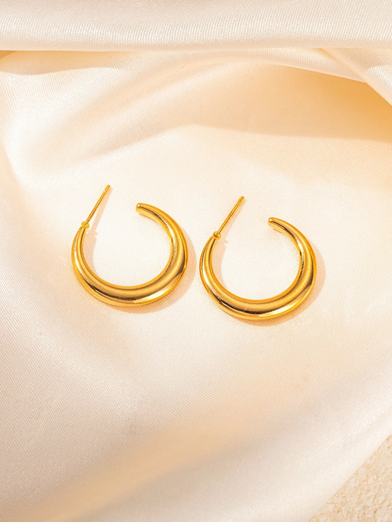 Wholesale Trendyy Metal Titanium Steel Geometric Glossy Retro Versatile Stainless Steel Earrings