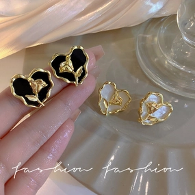 Wholesale Tulip Flowers Love Heart Alloy Earrings