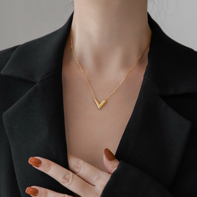 Wholesale V Letter Titanium Steel Necklaces Earrings Bracelet 3-Piece Set