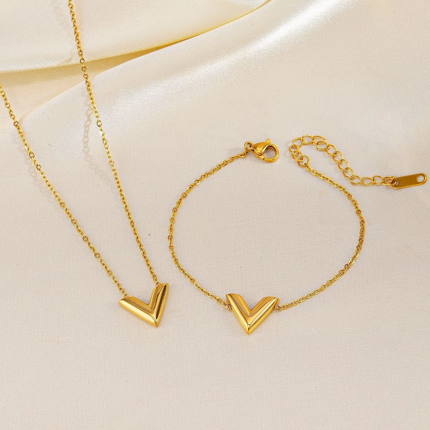 Wholesale V-shaped Gold Stainless Steel Set