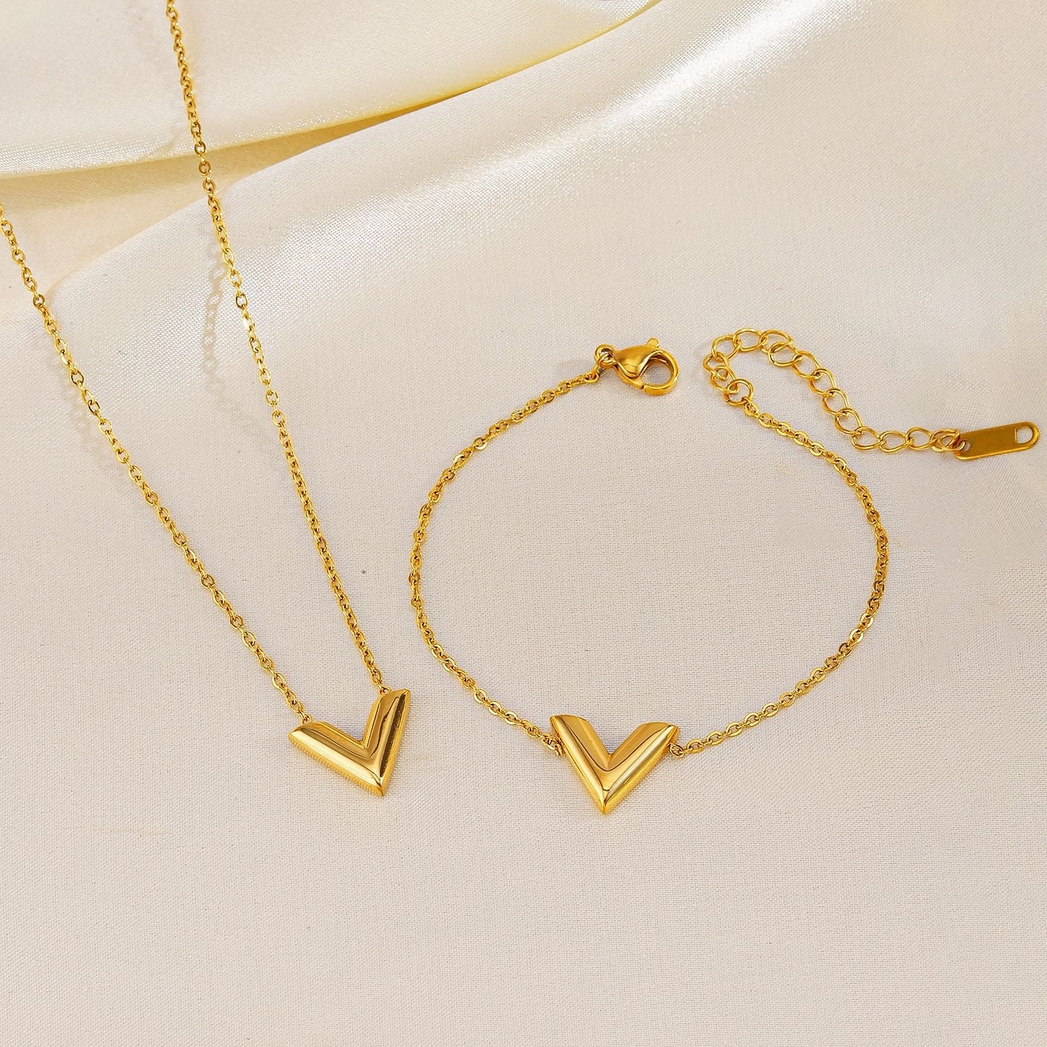 Wholesale V-shaped Gold Stainless Steel Set