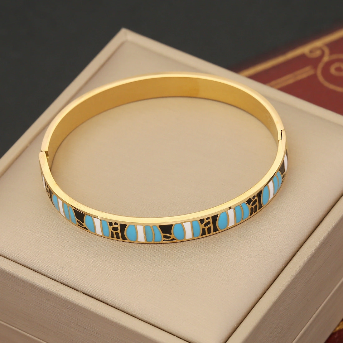 Wholesale Vintage Bracelets with Versatile Eyes and Stainless Steel Bracelet