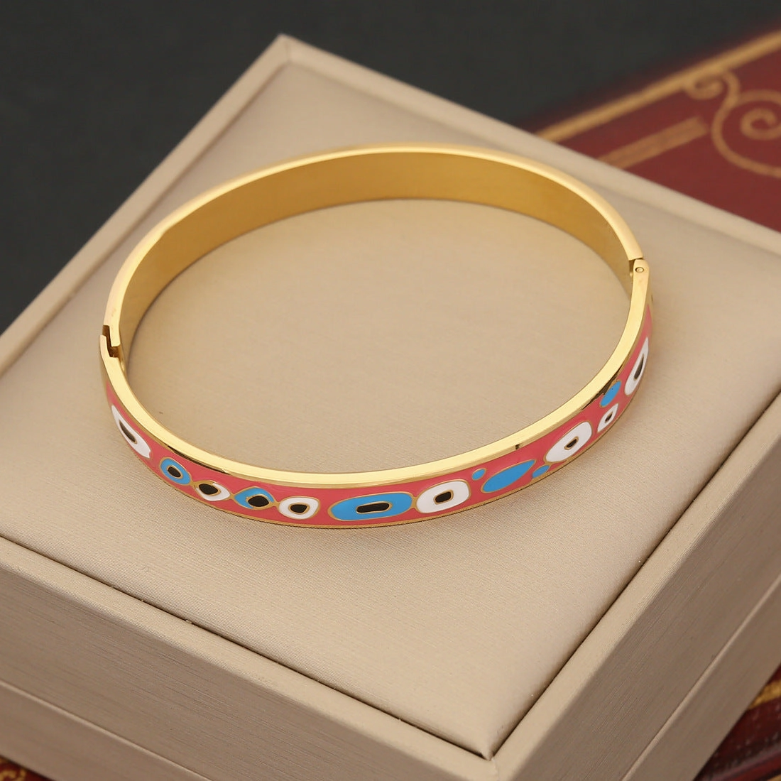 Wholesale Vintage Bracelets with Versatile Eyes and Stainless Steel Bracelet