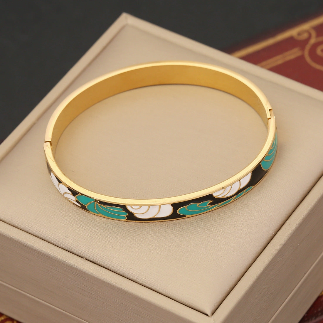 Wholesale Vintage Bracelets with Versatile Eyes and Stainless Steel Bracelet