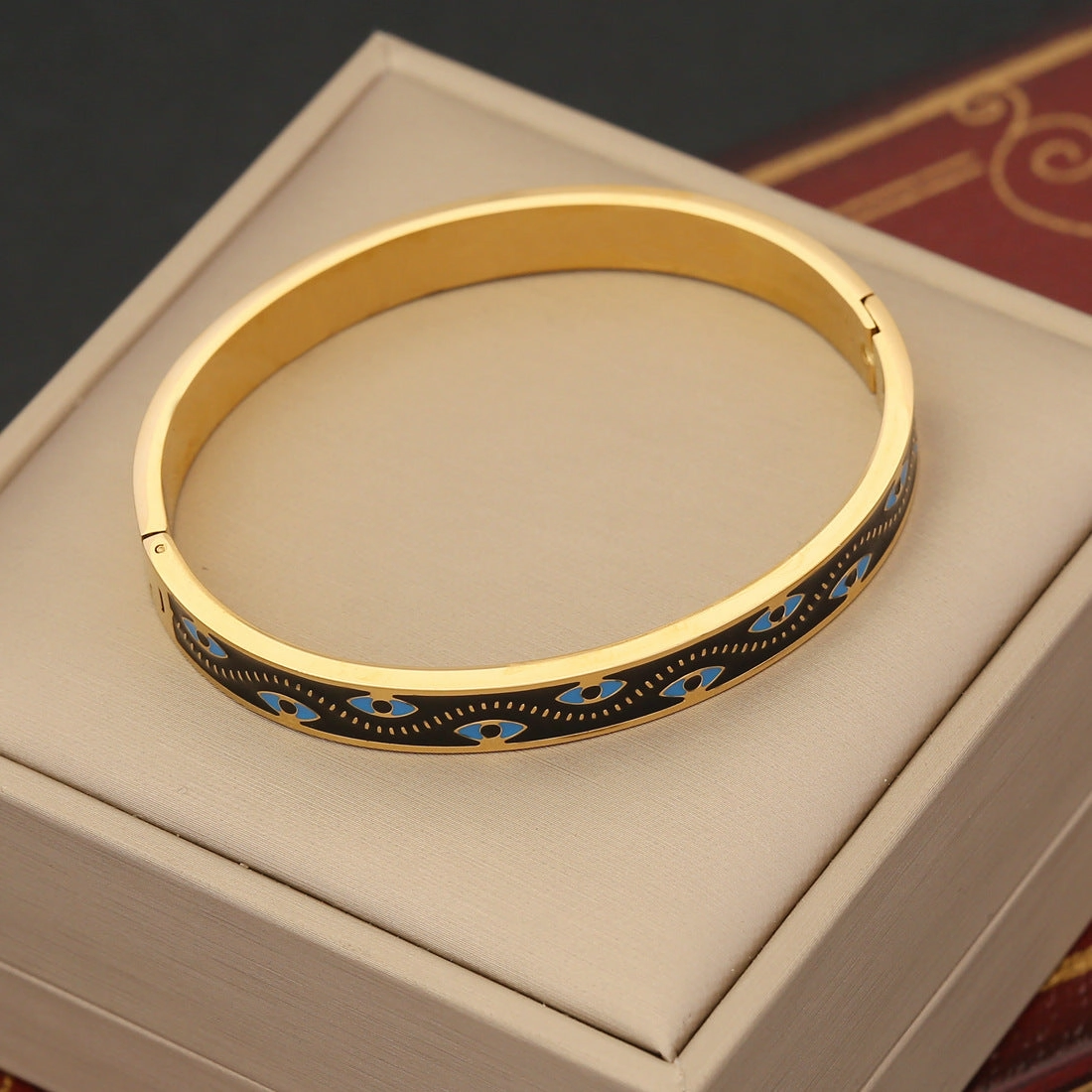 Wholesale Vintage Bracelets with Versatile Eyes and Stainless Steel Bracelet