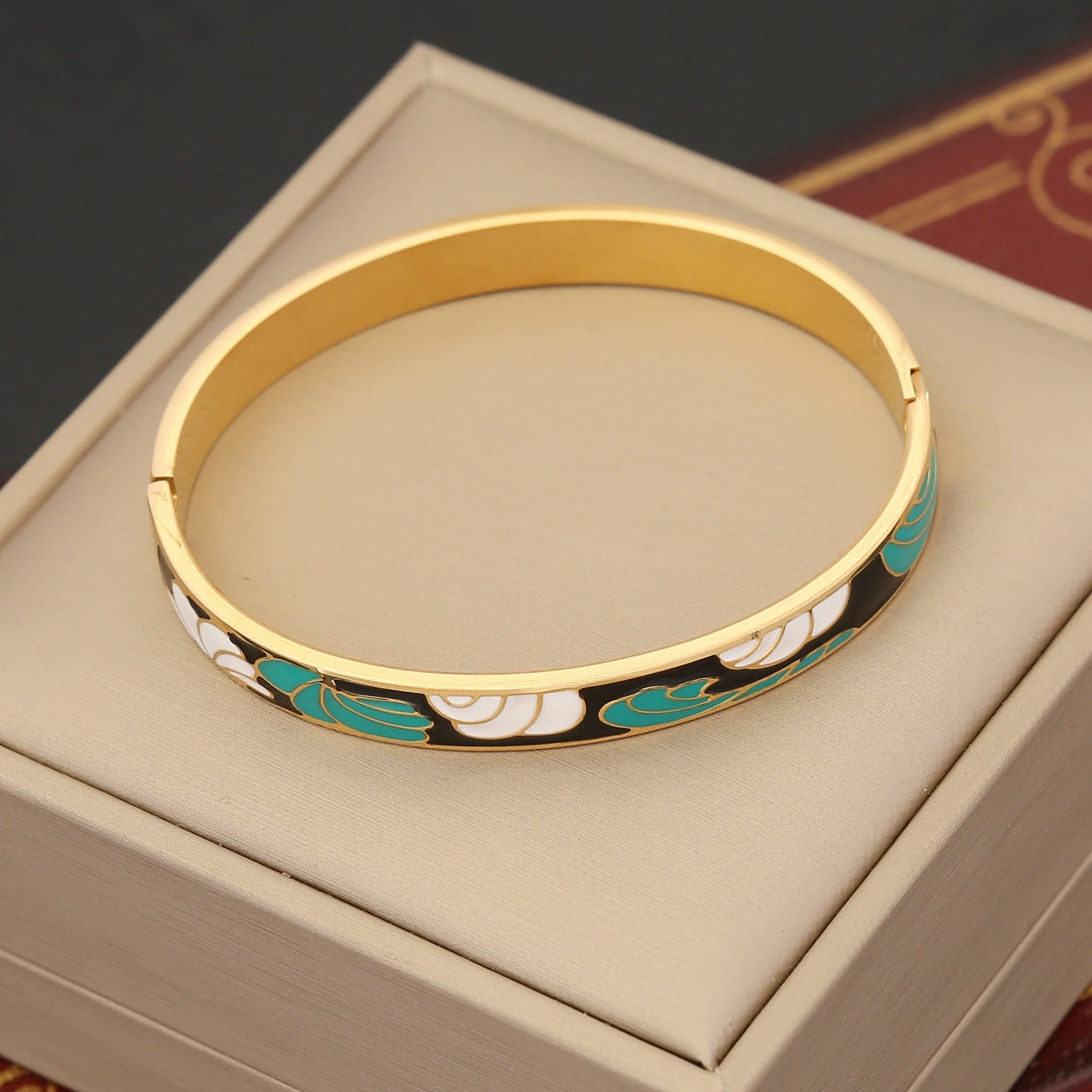 Wholesale Vintage Bracelets with Versatile Eyes and Stainless Steel Bracelet