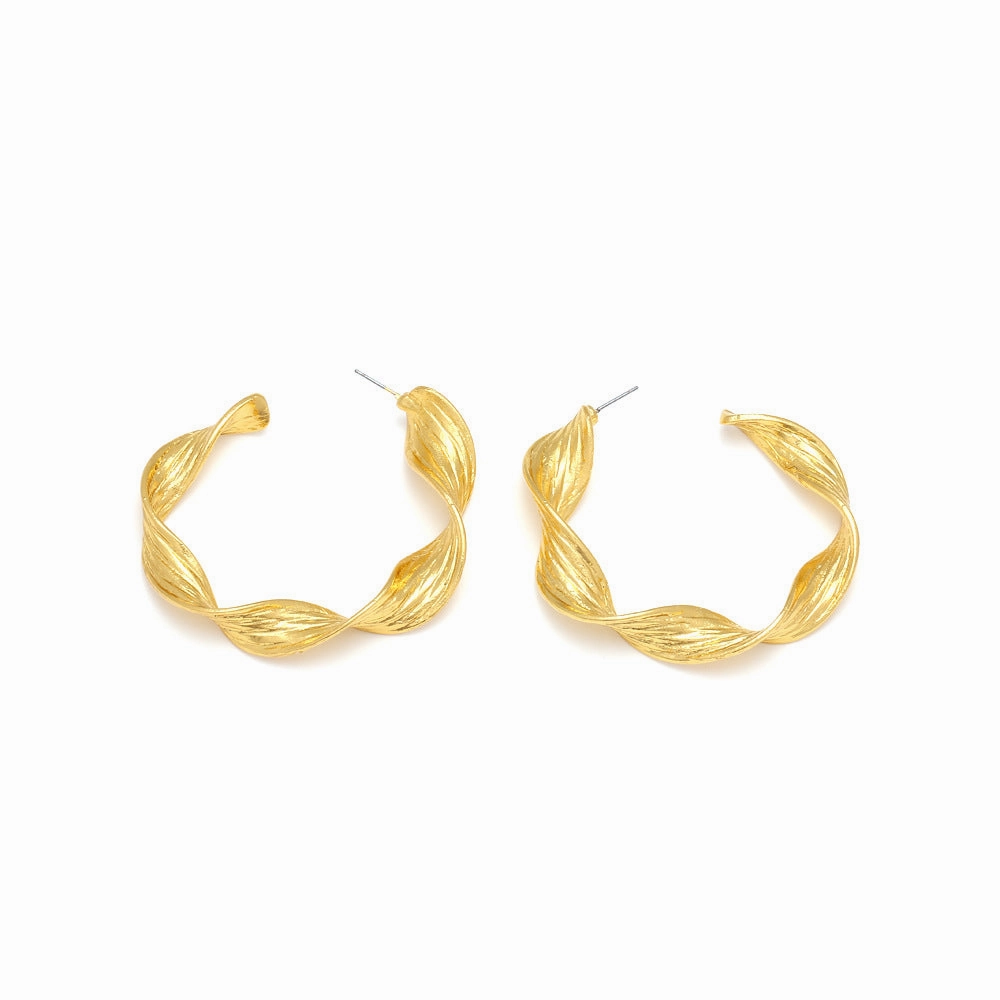 Wholesale Vintage C-shaped Twist Twisted Metal Earrings