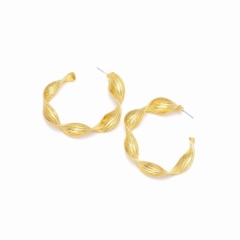 Wholesale Vintage C-shaped Twist Twisted Metal Earrings