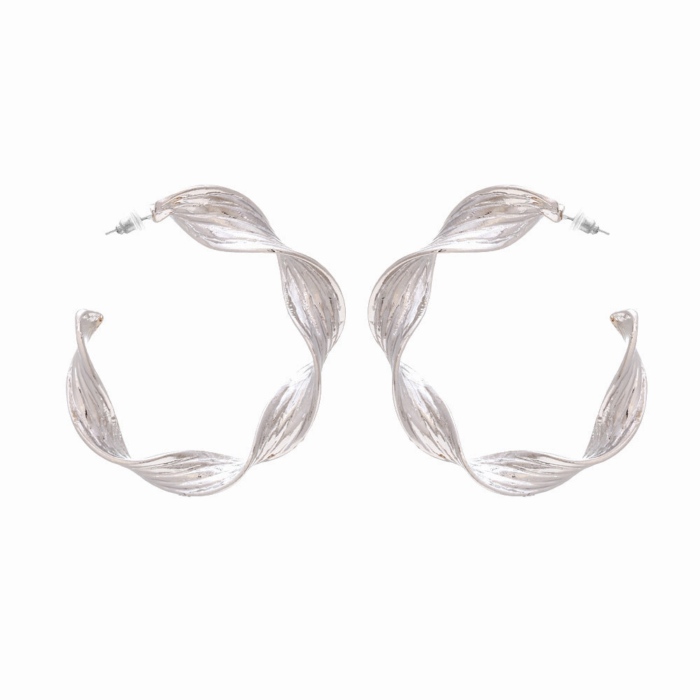 Wholesale Vintage C-shaped Twist Twisted Metal Earrings
