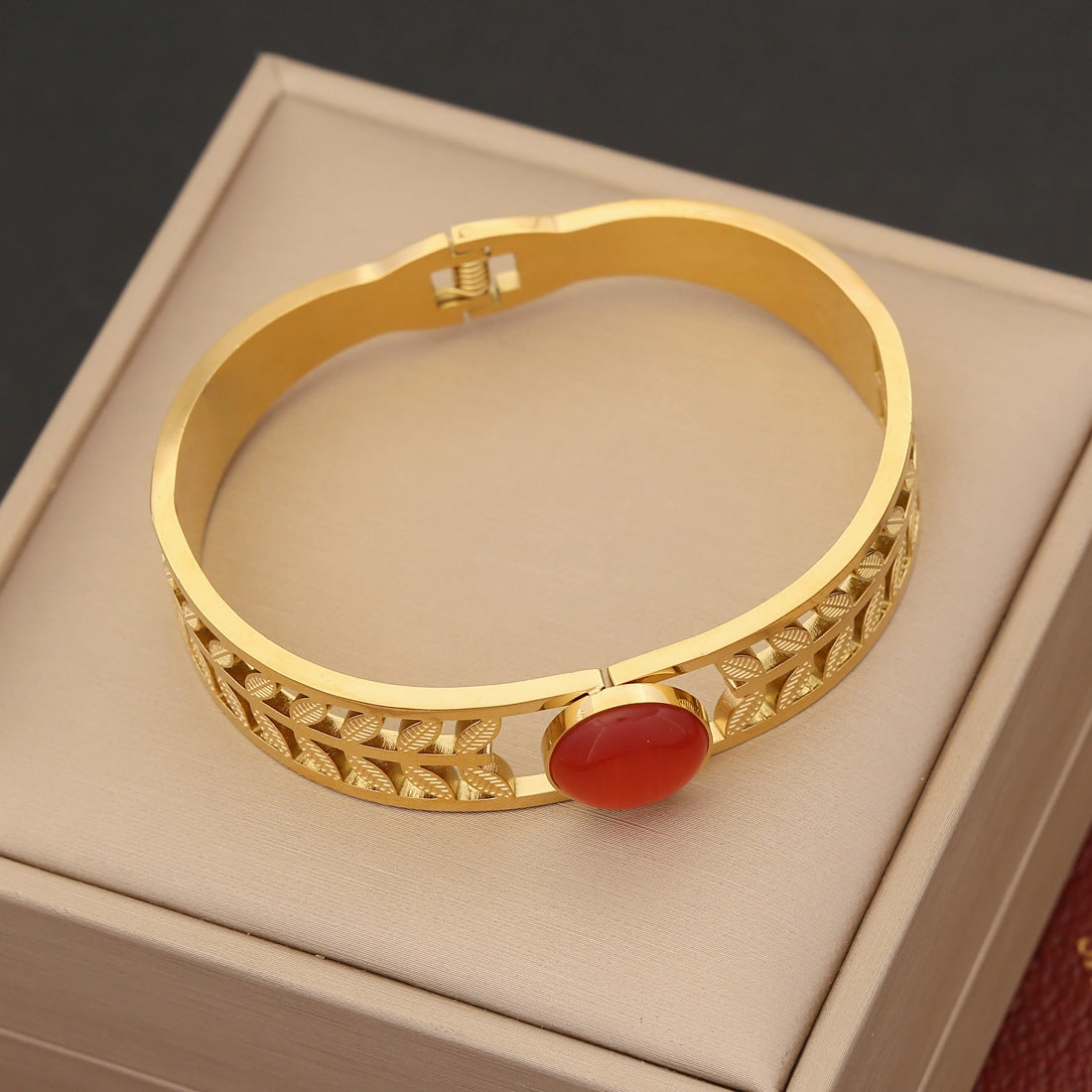 Wholesale Vintage Cat Eye Hand Style Stacked Stainless Steel Bracelet