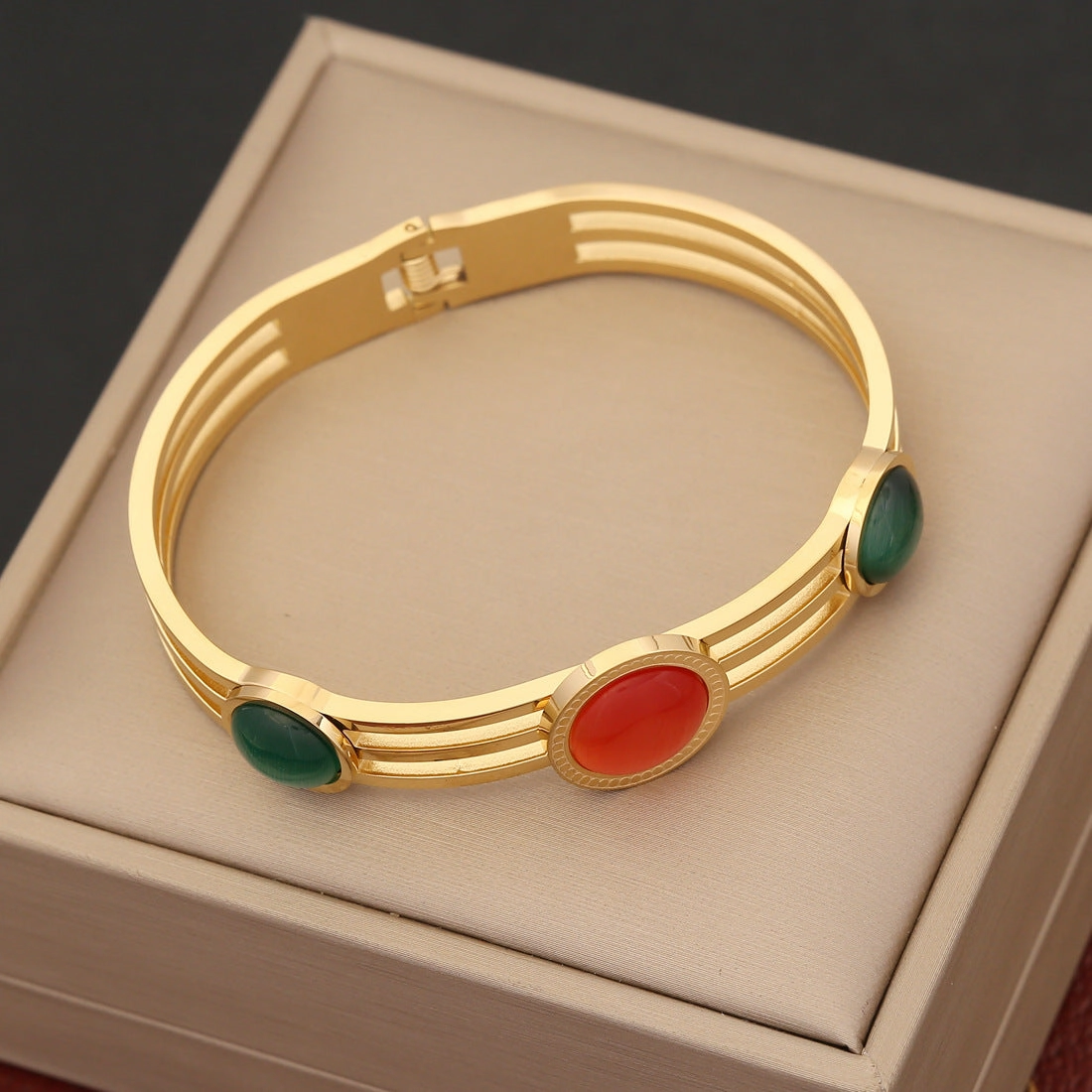 Wholesale Vintage Cat Eye Hand Style Stacked Stainless Steel Bracelet