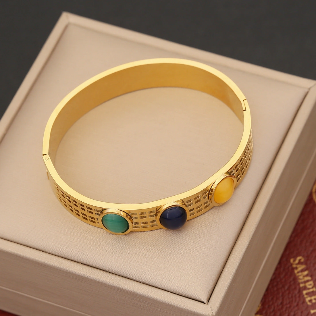 Wholesale Vintage Cat Eye Hand Style Stacked Stainless Steel Bracelet