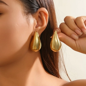 Wholesale Vintage Comma Teardrop Glossy Alloy Earrings