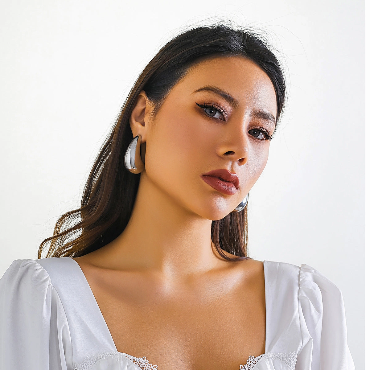 Wholesale Vintage Comma Teardrop Glossy Alloy Earrings