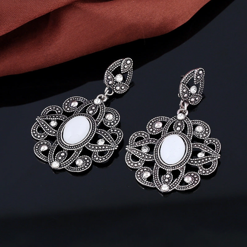 Wholesale Vintage Crystal Cat's eye Alloy Ear Studs
