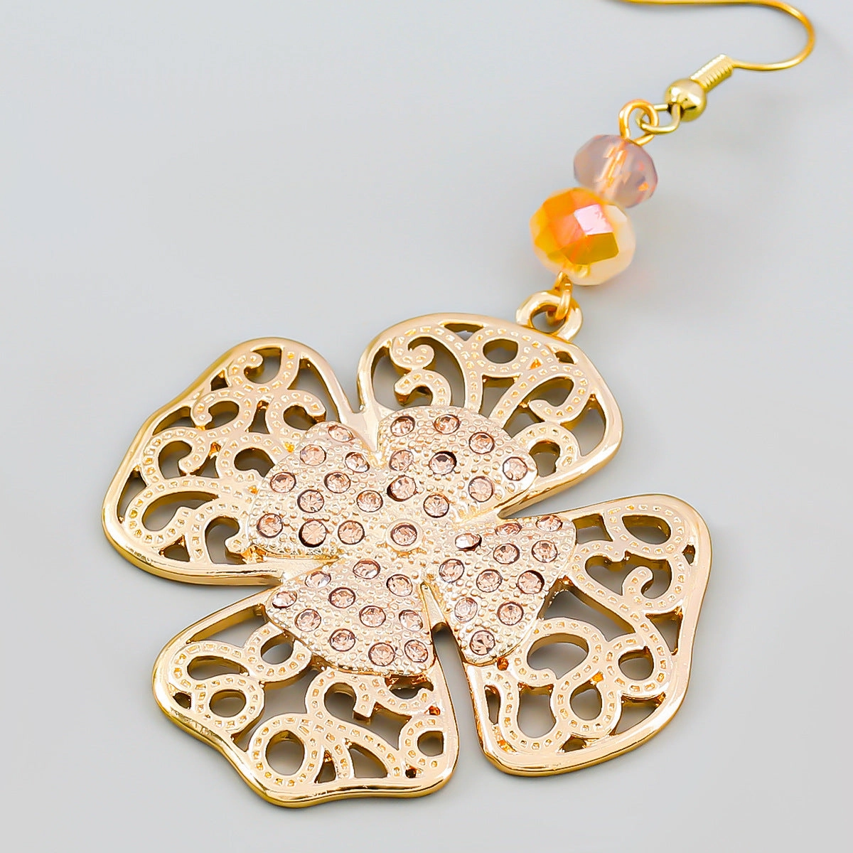 Wholesale Vintage Diamond Studded Floral Alloy Earrings