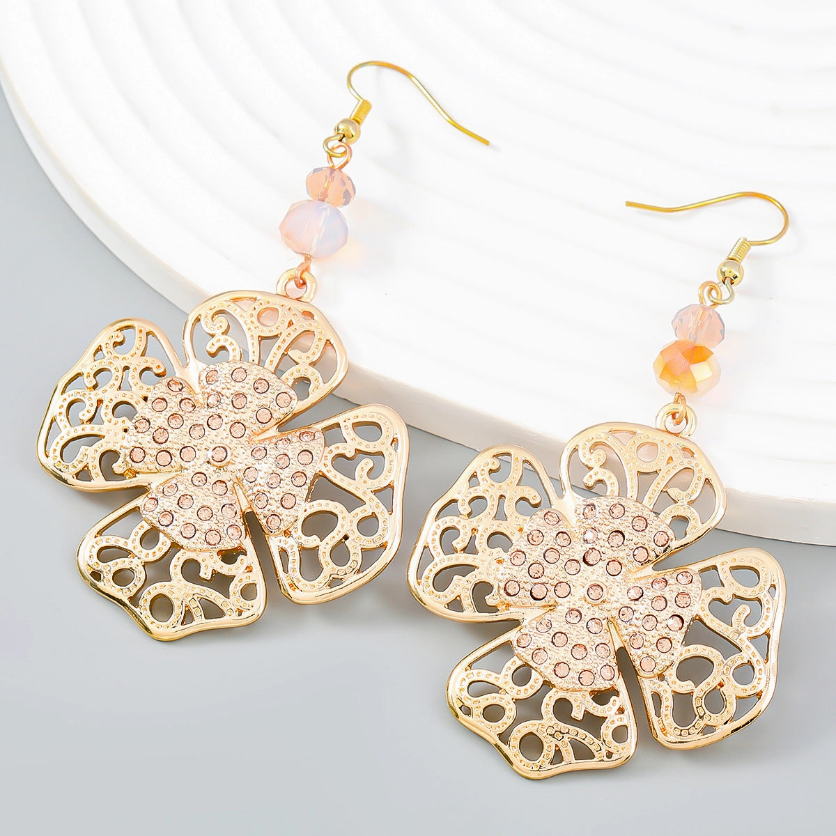 Wholesale Vintage Diamond Studded Floral Alloy Earrings