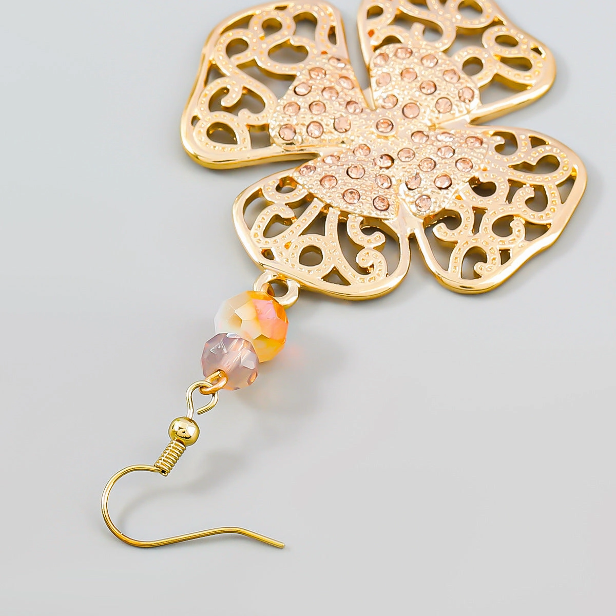 Wholesale Vintage Diamond Studded Floral Alloy Earrings