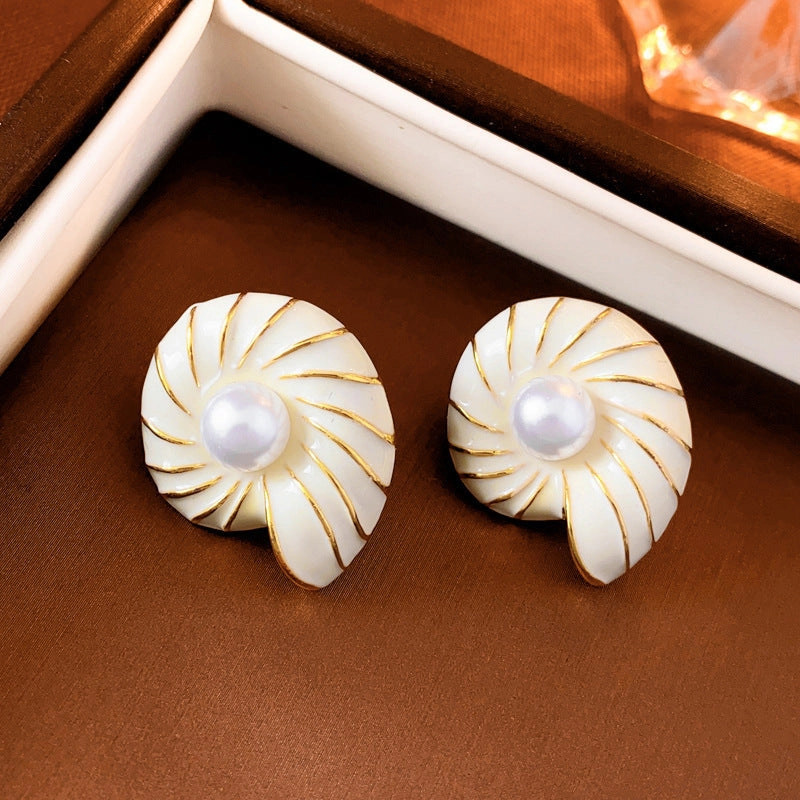 Wholesale Vintage Earrings Palace Style Earrings
