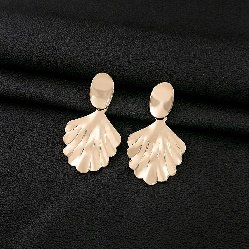 Wholesale Vintage Exaggerated Gold Leaf Iron Earrings