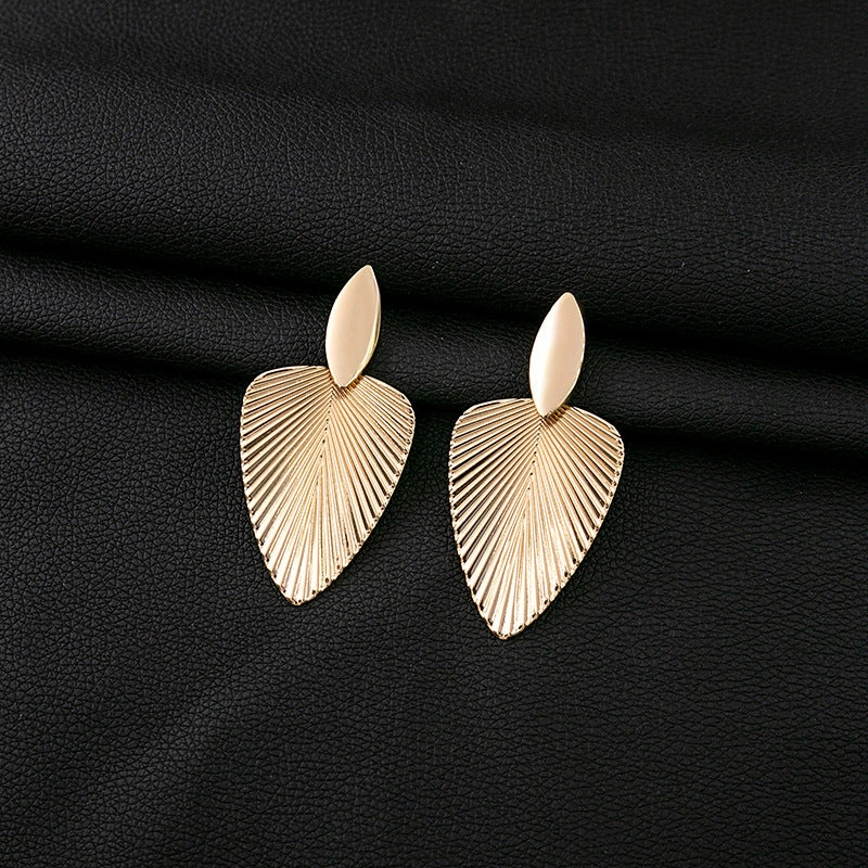 Wholesale Vintage Exaggerated Gold Leaf Iron Earrings