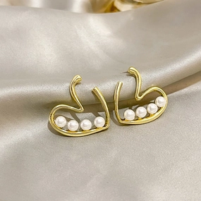 Wholesale Vintage Four Pearl Open Heart Alloy Earrings