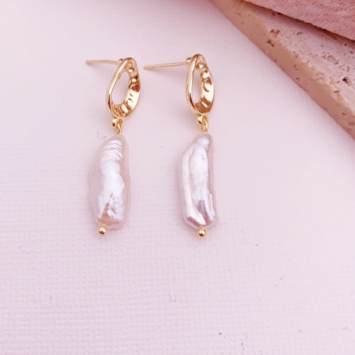 Wholesale Vintage Freshwater Pearl Baroque Irregular Emerald Earrings