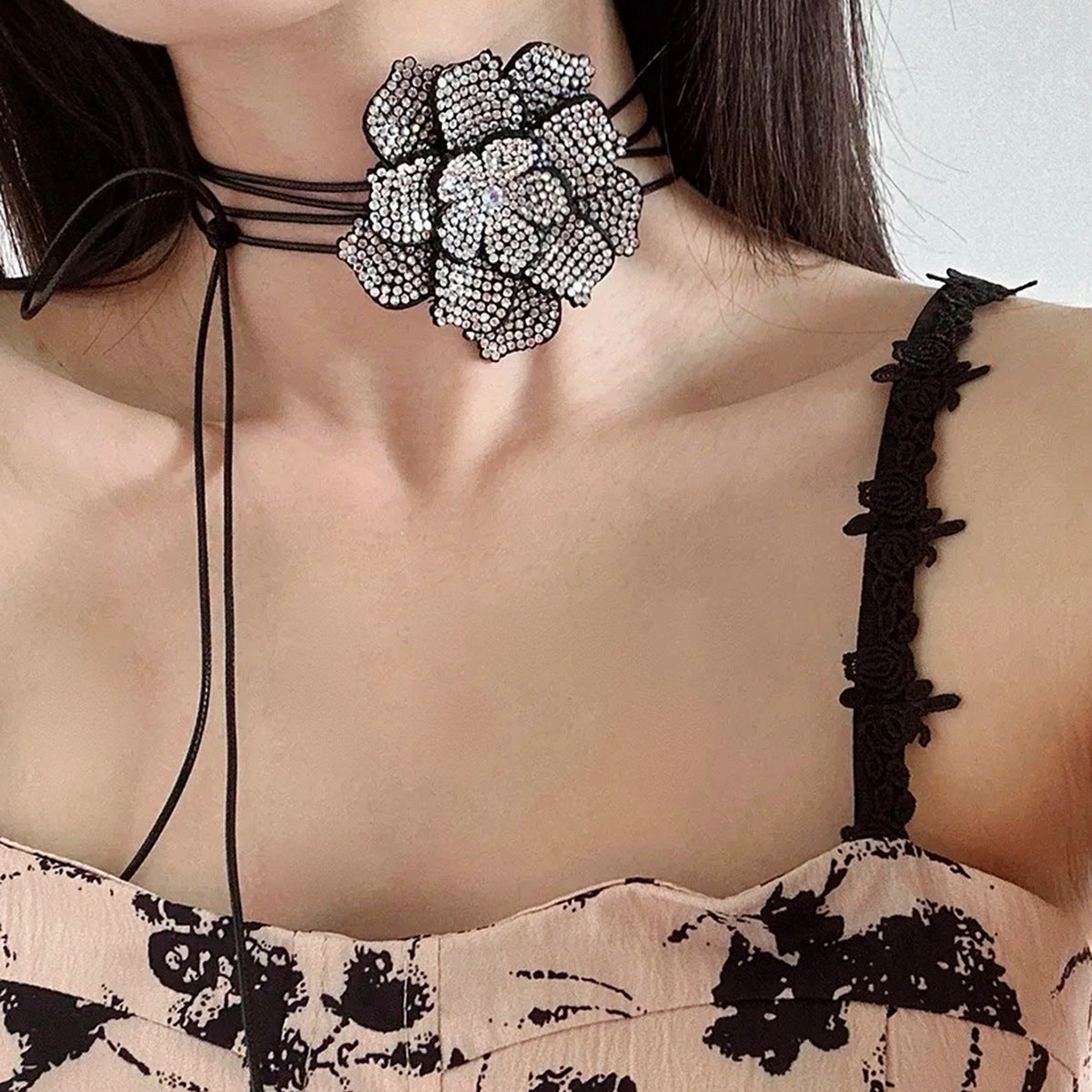 Wholesale Vintage Full Diamond Choker Velvet Flower Necklace