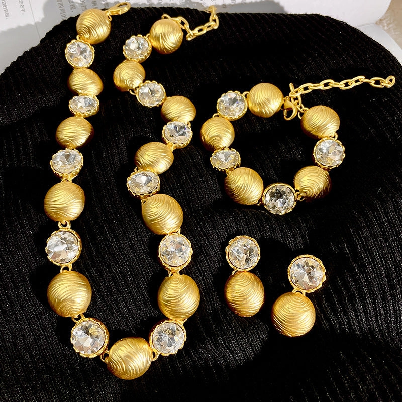 Wholesale Vintage High-end Gold Collarbone Crystal Necklace