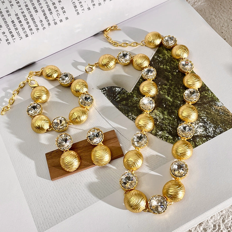 Wholesale Vintage High-end Gold Collarbone Crystal Necklace