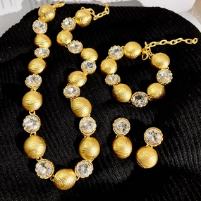 Wholesale Vintage High-end Gold Collarbone Crystal Necklace