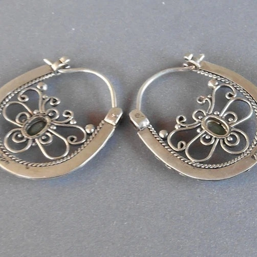 Wholesale Vintage Hollow Emerald Alloy Earrings
