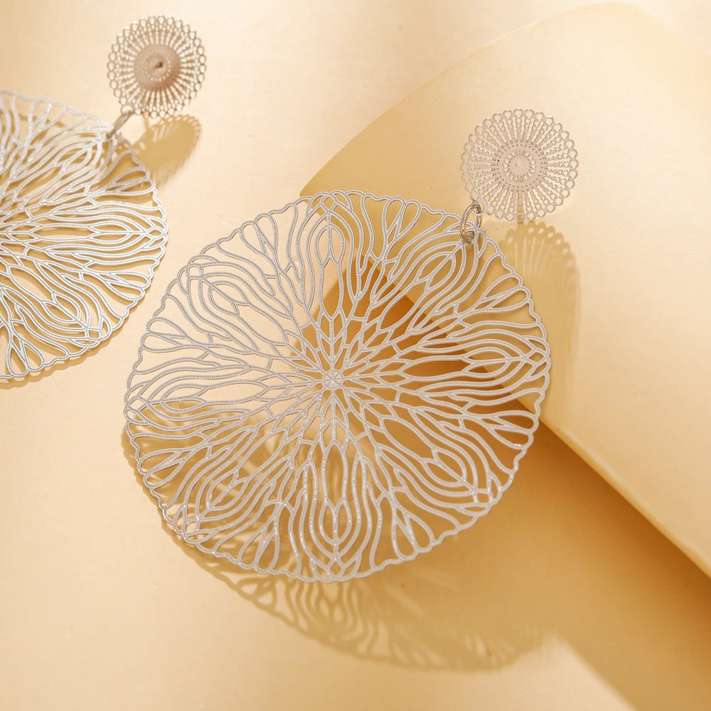 Wholesale Vintage Hollow Flowers Metal Earrings