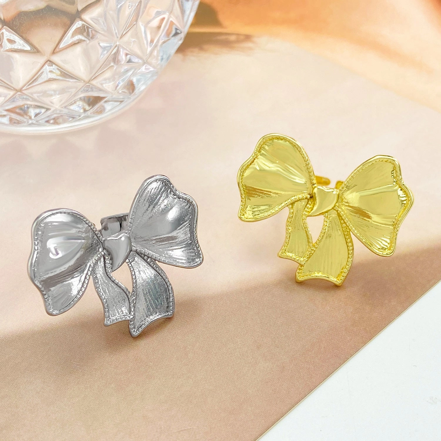 Wholesale Vintage Metal Bow Ring Micro-Inlaid Pink Zirconia Open Ring