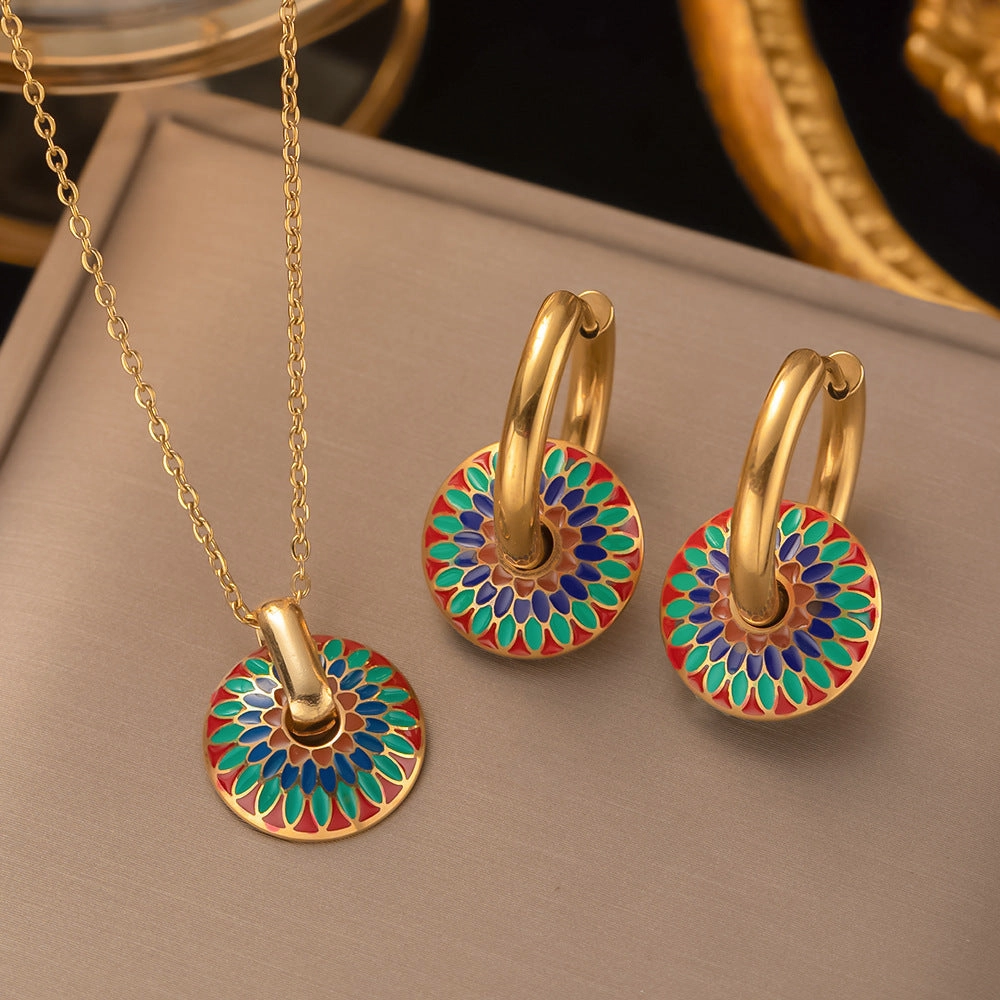 Wholesale Vintage Painted Daisy Pattern High-end Titanium Steel Necklace