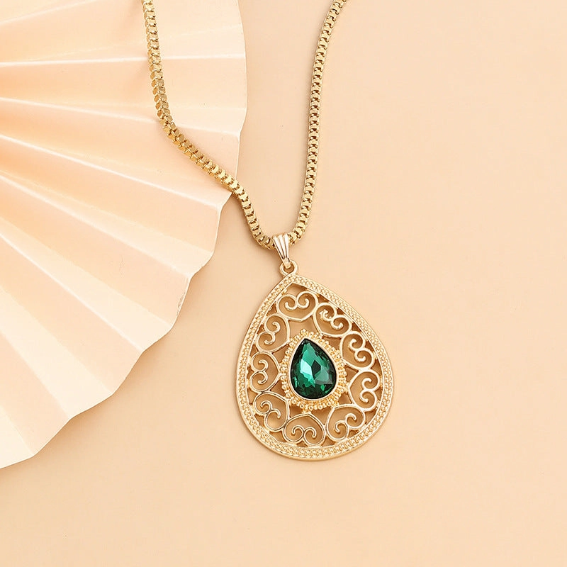 Wholesale Vintage Rhinestone Drops Cutout Alloy Necklaces