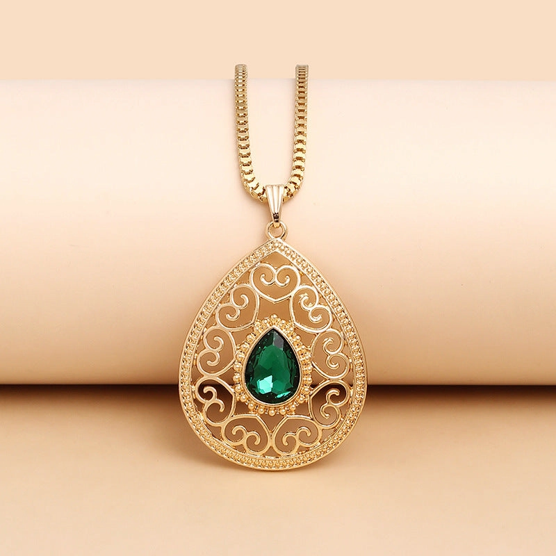 Wholesale Vintage Rhinestone Drops Cutout Alloy Necklaces