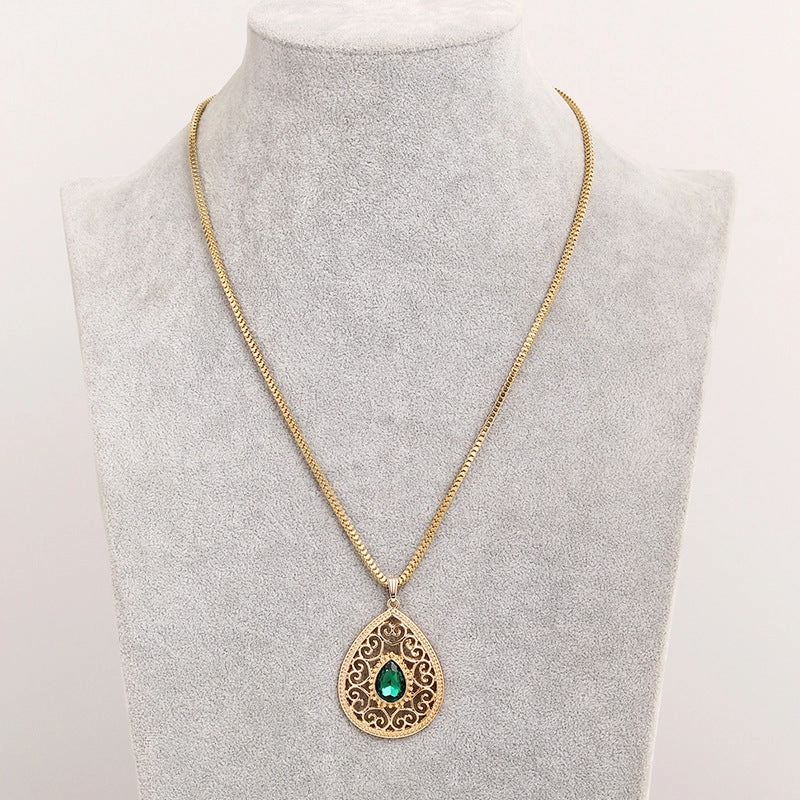 Wholesale Vintage Rhinestone Drops Cutout Alloy Necklaces