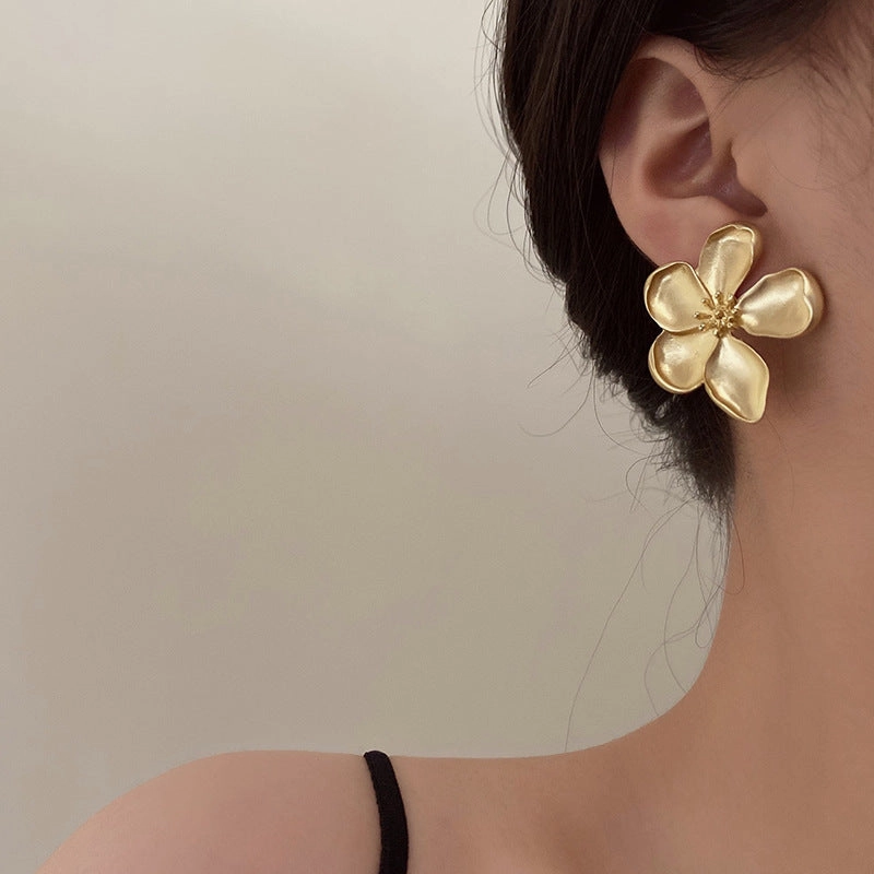 Wholesale Vintage Romantic Flower Metal Earrings