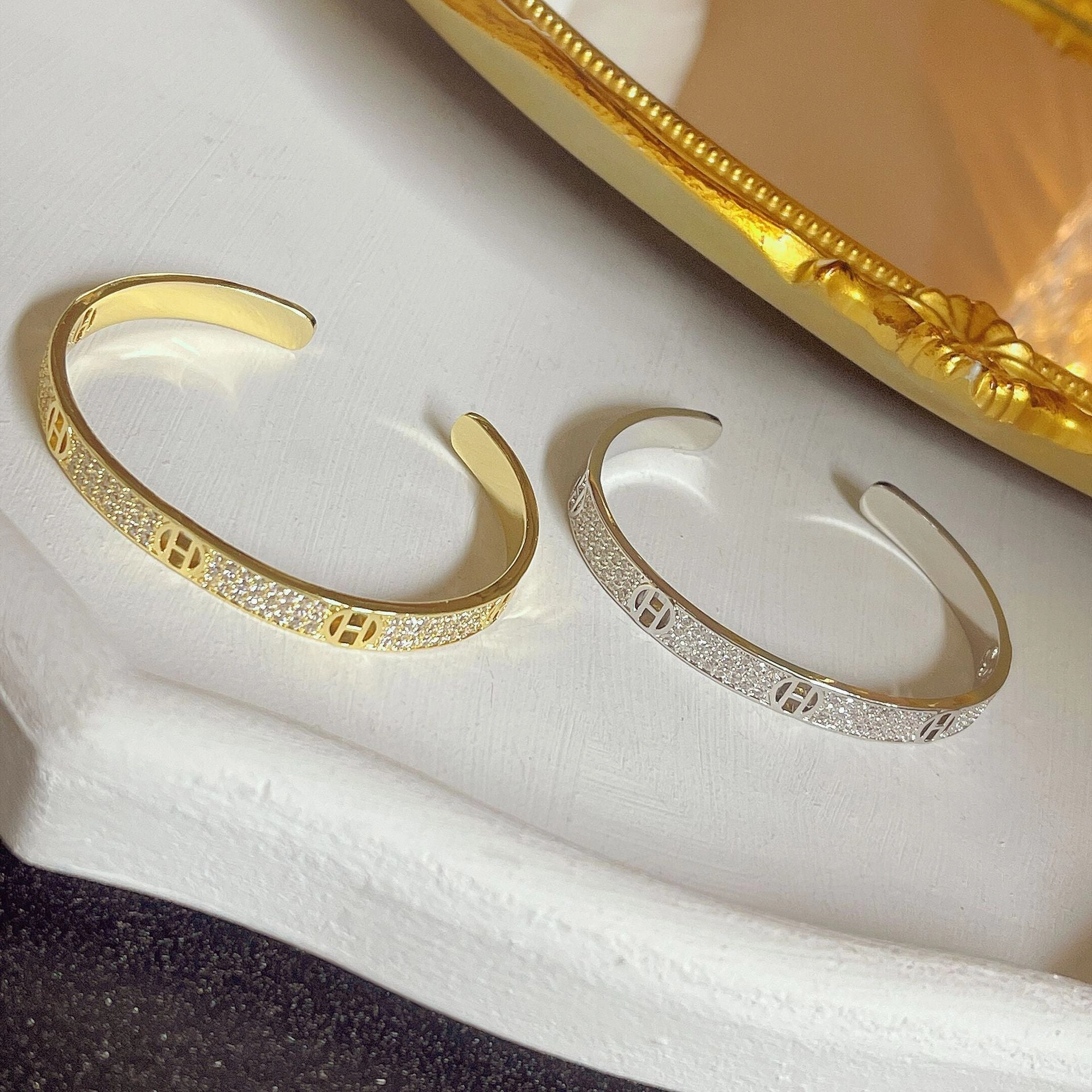 Wholesale Vintage Simplified Letter Metal Bracelet