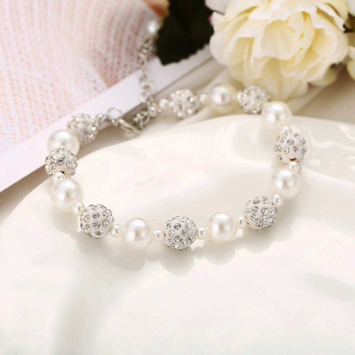Wholesale Vintage White Pearl Alloy Bracelet
